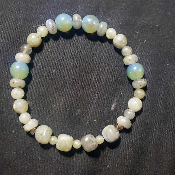 Handmade semi precious Labordorite stone bracelet - Picture 1 of 3